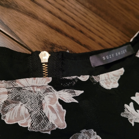 Beautiful dress with lacey overlay, lined, size sml. Excellent condition - Picture 5 of 6